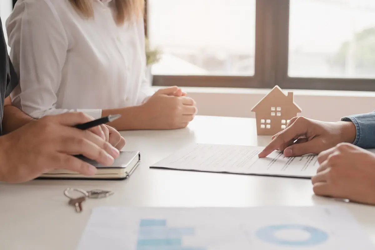 A Smarter Way to Screen Tenants in Milwaukee, WI, When Income Isn’t Traditional